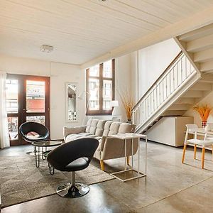 Minimalist Style Luxury Loft With Daily Maid Service